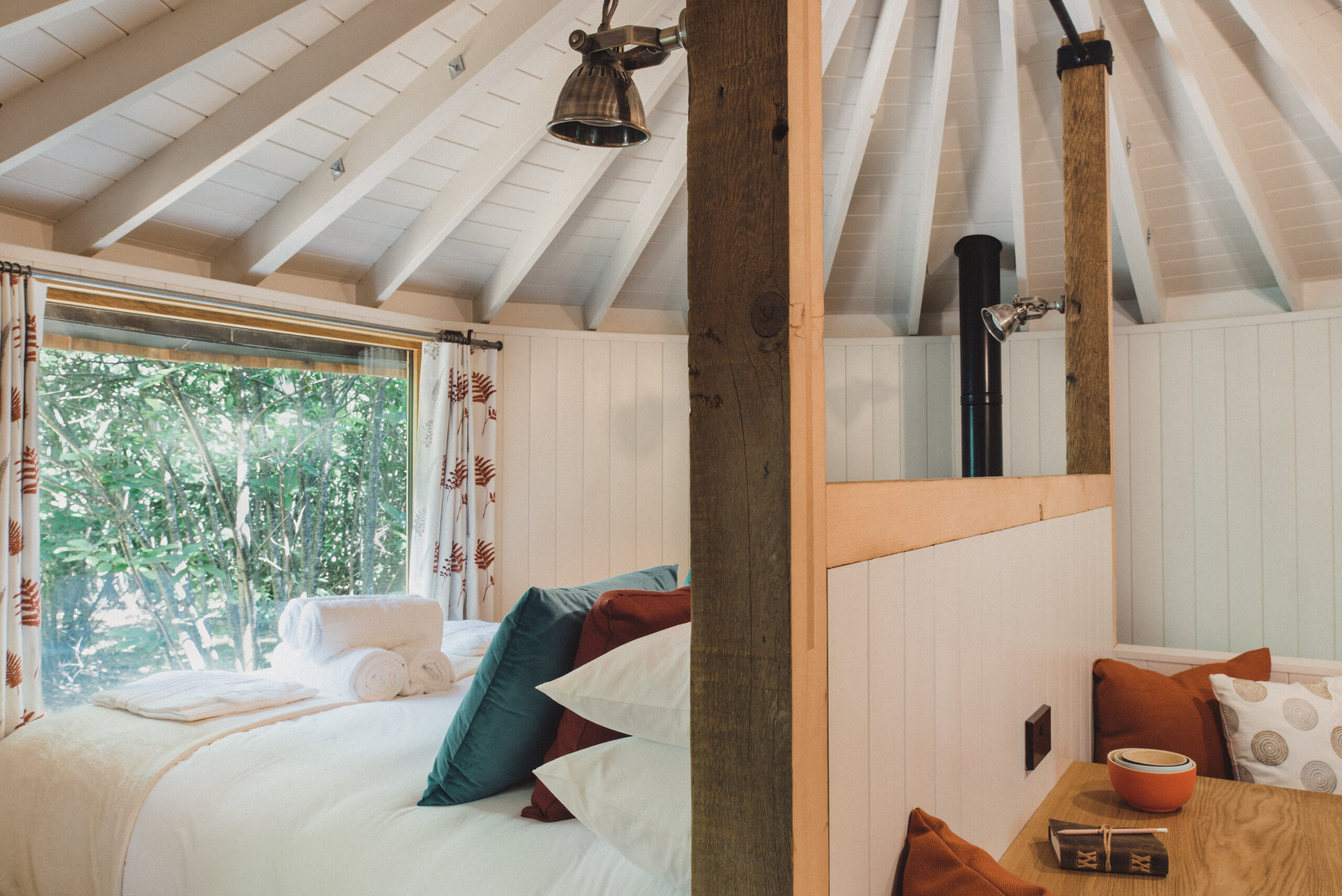 East Sussex Woodland Escape - behind the bed