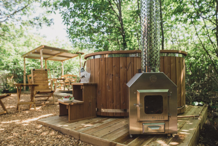 East Sussex Woodland Escape - hot tub