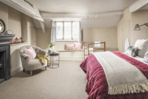 Cotswolds Hideaway - master bedroom