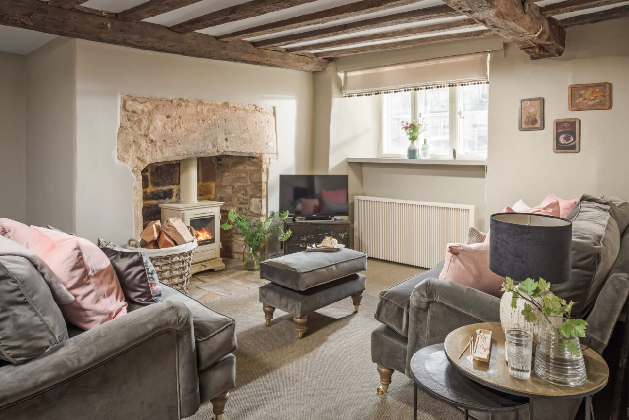 Cotswolds Hideaway - lounge area