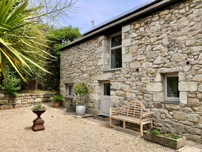 Camellia Cottage Cornwall exterior