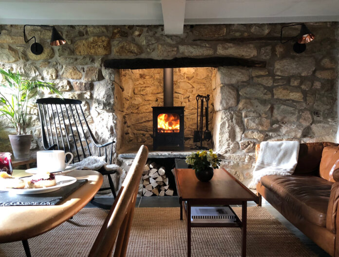 Palm Cottage lounge