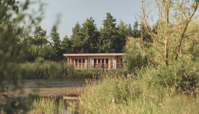 Lake-Lodges