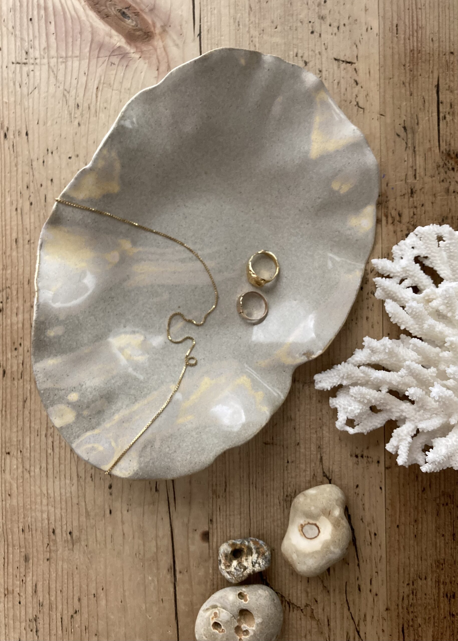 Medium Ceramic Ripple Shell