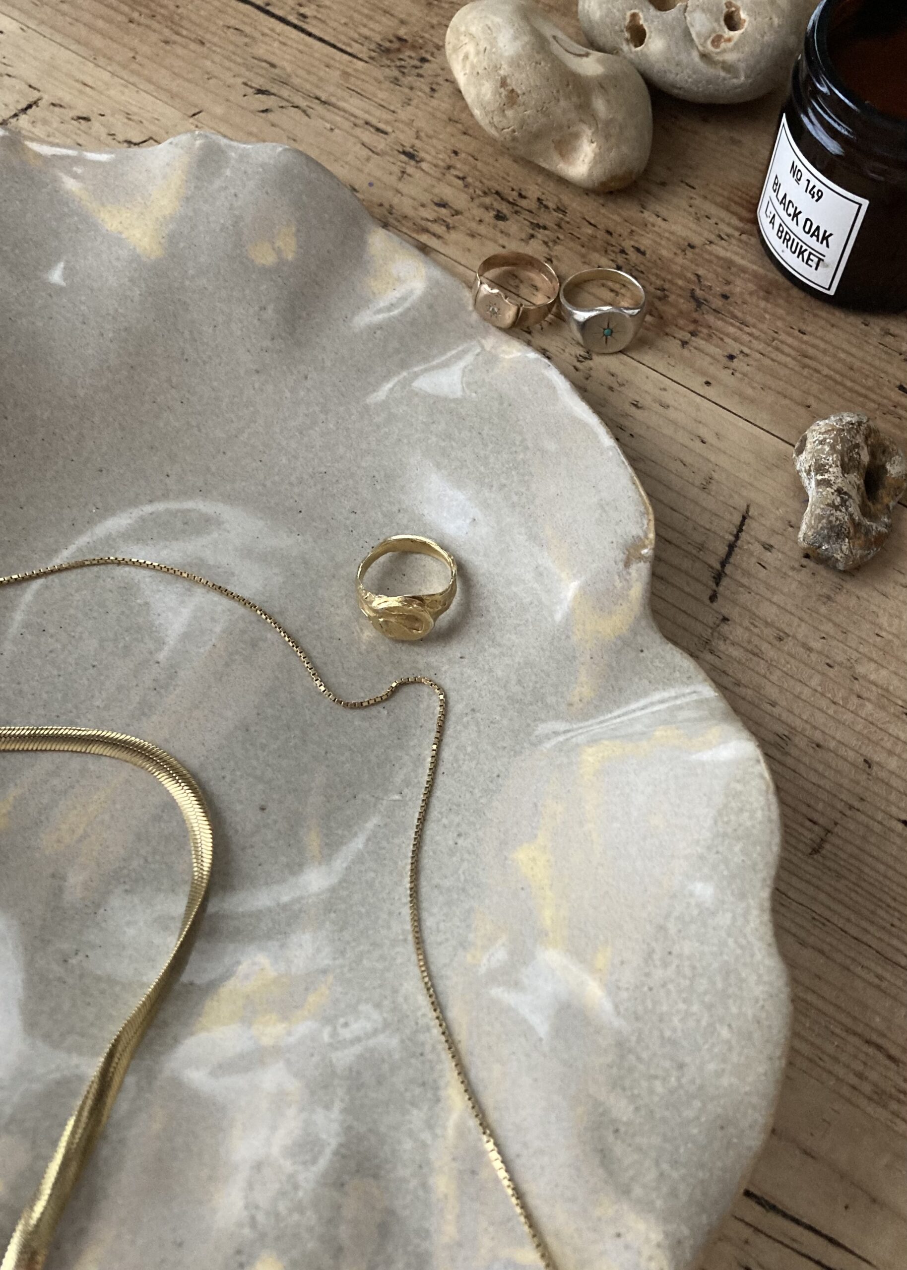 Medium Ceramic Ripple Shell - Image 4