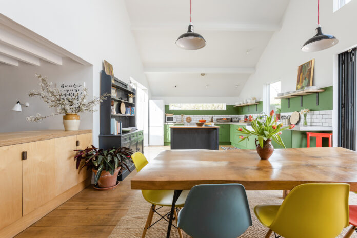 Kitchen and dining area at The Cob, Bude