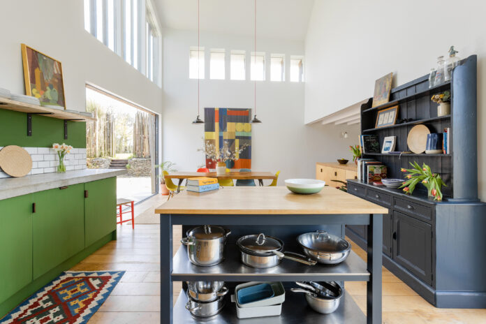 Kitchen and dining area at The Cob, Bude