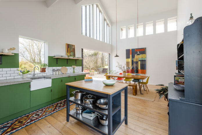 Kitchen and dining area at The Cob, Bude