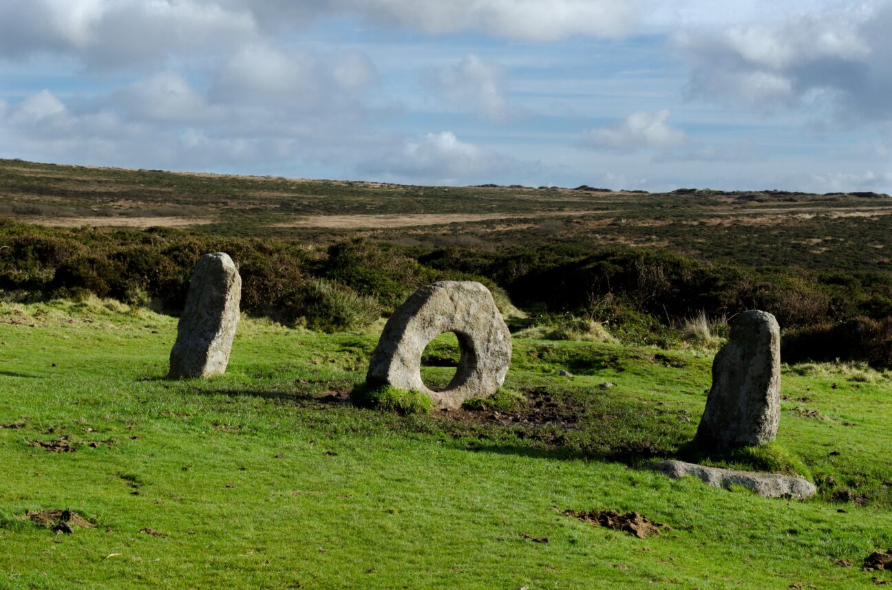 Men an Tol © D Kah via Unsplash