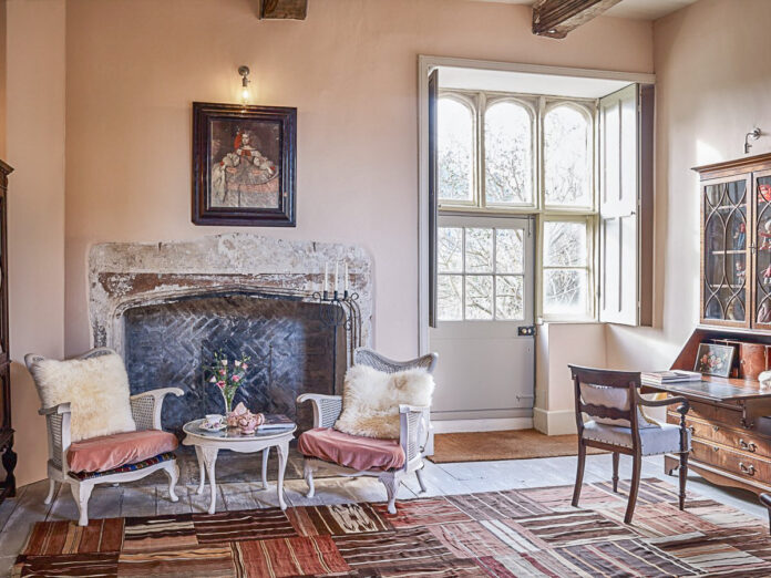 Court House Farm - Tudor Manor