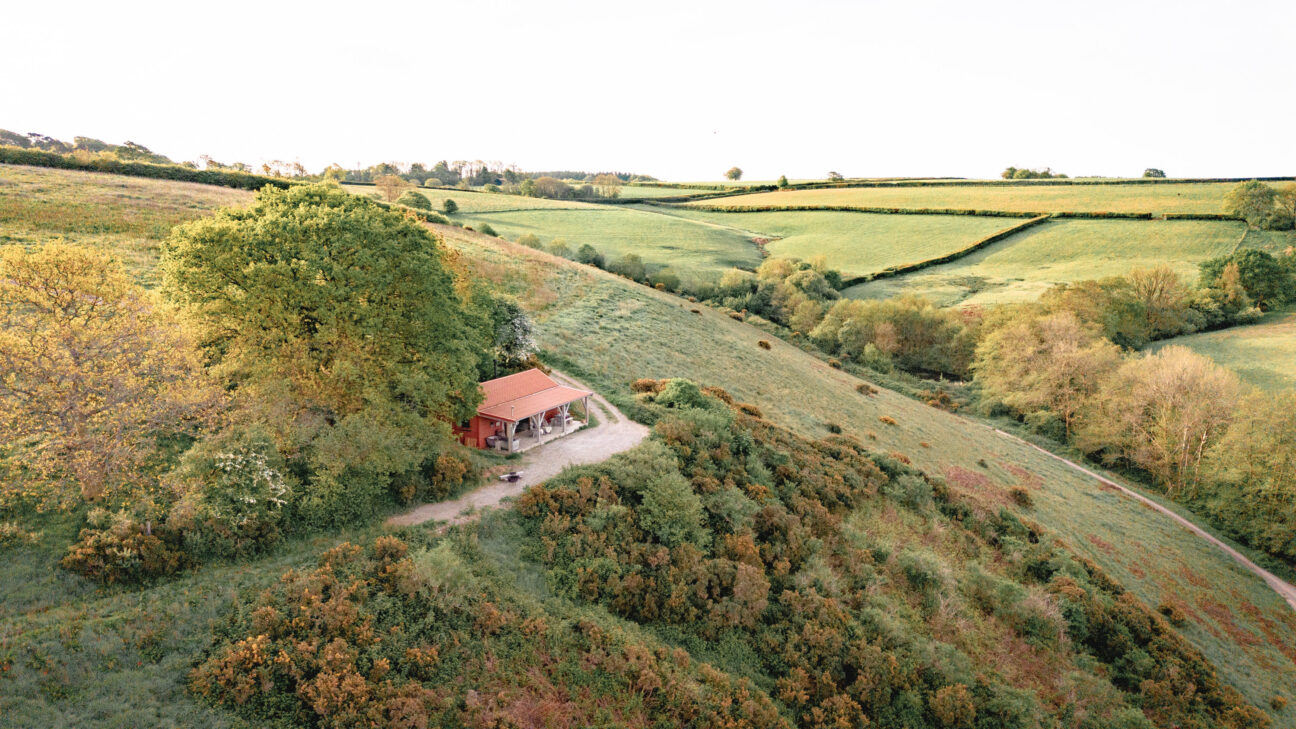 Cove Valley - Hopi on Kip Hideaways. A secluded cabin amidst a Devon rewilding project.