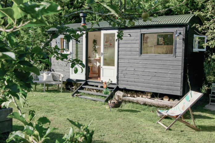 Riverside Hut, St Ives