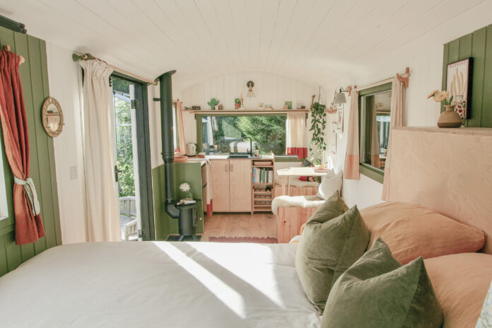 Riverside Hut, St Ives