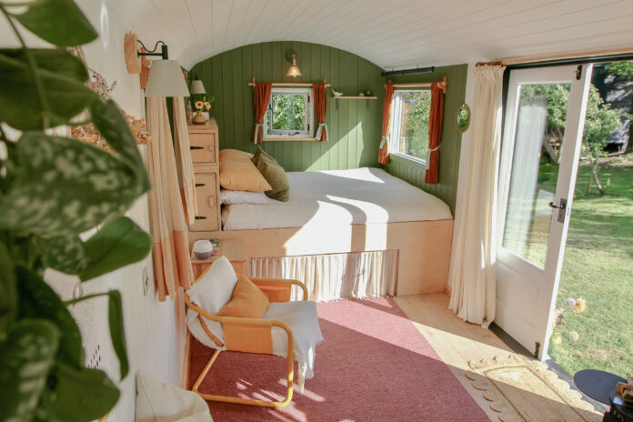 Riverside Hut, St Ives