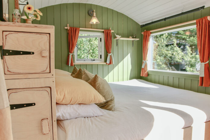 Riverside Hut, St Ives