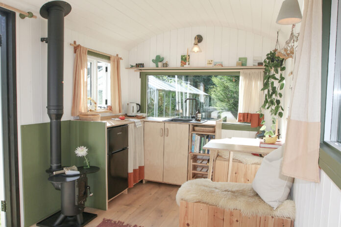 Riverside Hut, St Ives