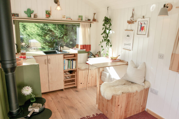 Riverside Hut, St Ives