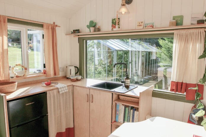 Riverside Hut, St Ives