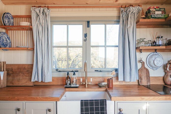 Tyddyn Melyn Hut, Wales - Jonty Storey Photography