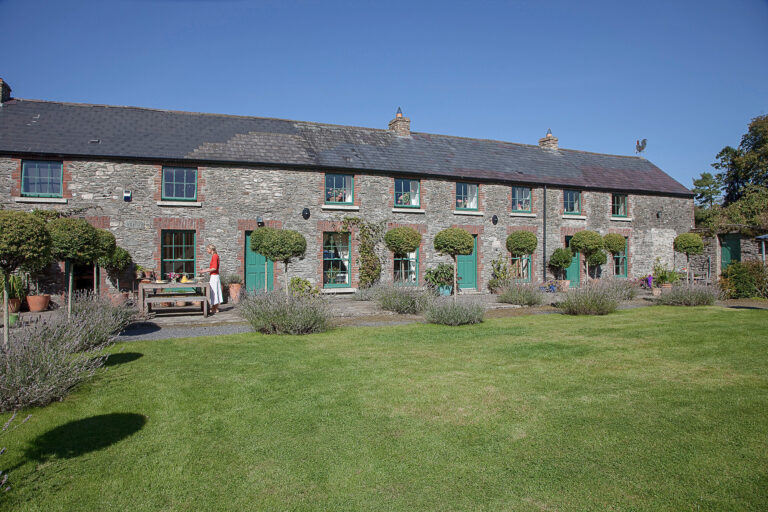 The-Stable-Yard-House-at-Burtown-House15-768x512.jpg