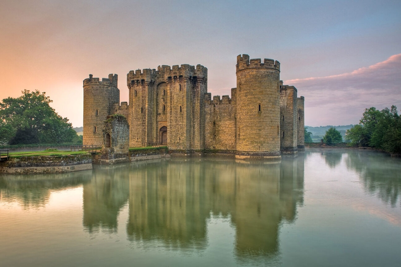 Bodiam Castle by By-WyrdLight.com,-CC-BY-SA-3.0---Wiki
