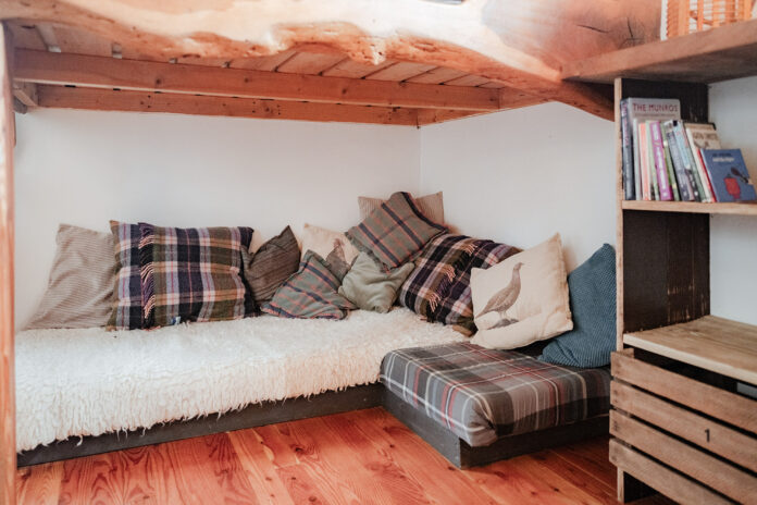 Lazy Duck - The Lookout Bunk