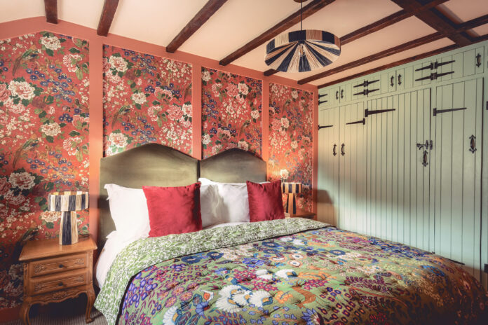 Cottage Orné Gardeners on Kip Hideaways