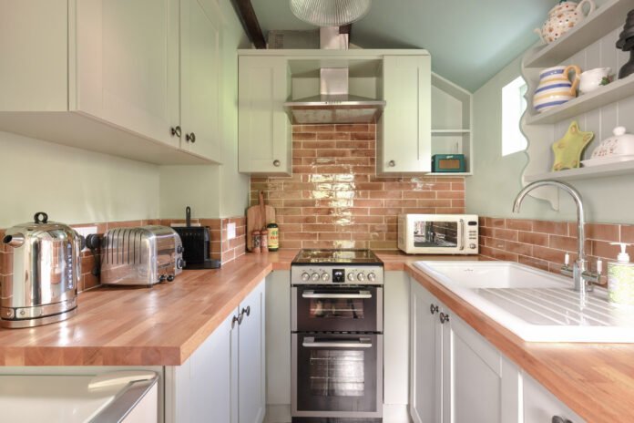 Cottage Orné Gardeners on Kip Hideaways