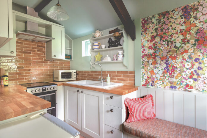 Cottage Orné Gardeners on Kip Hideaways