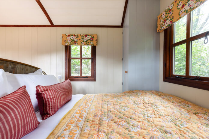 Cottage Orné Shepherds Hut on Kip Hideaways