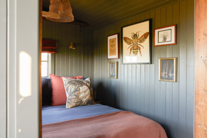 Huts at Royal Oak - Overbury on Kip Hideaways