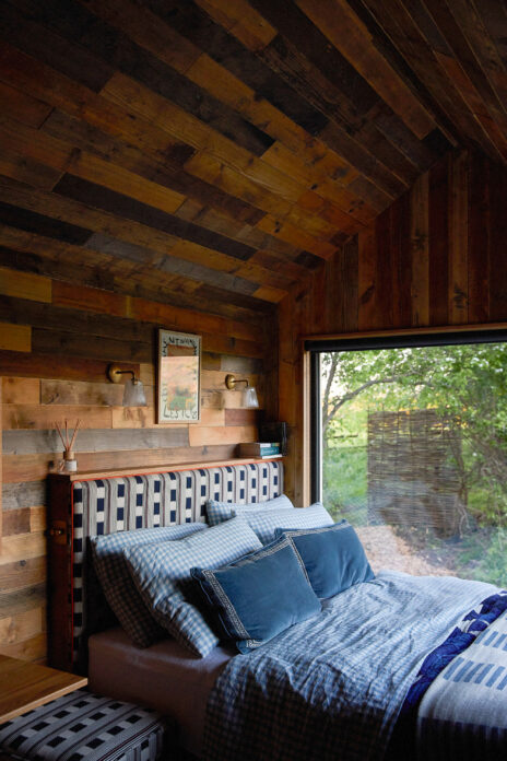 Alcoves - Blue Cabin on Kip Hideaways