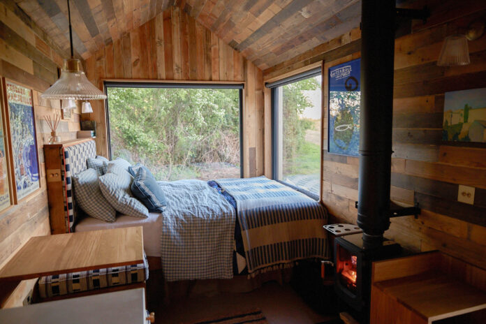 Alcoves - Blue Cabin on Kip Hideaways