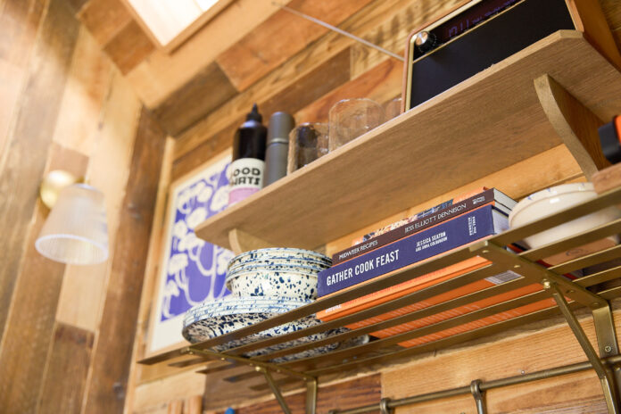 Alcoves - Blue Cabin on Kip Hideaways